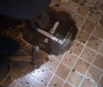 济源市卫生间漏水维修公司为您分享下卫生间渗水如何处理及注意事项